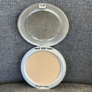 Oil Free & Fragrance Free Pressed Powder “Matte Beige”